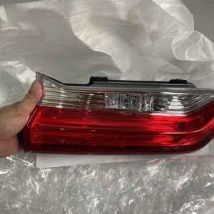 Đèn hậu miếng trên xe honda CRV