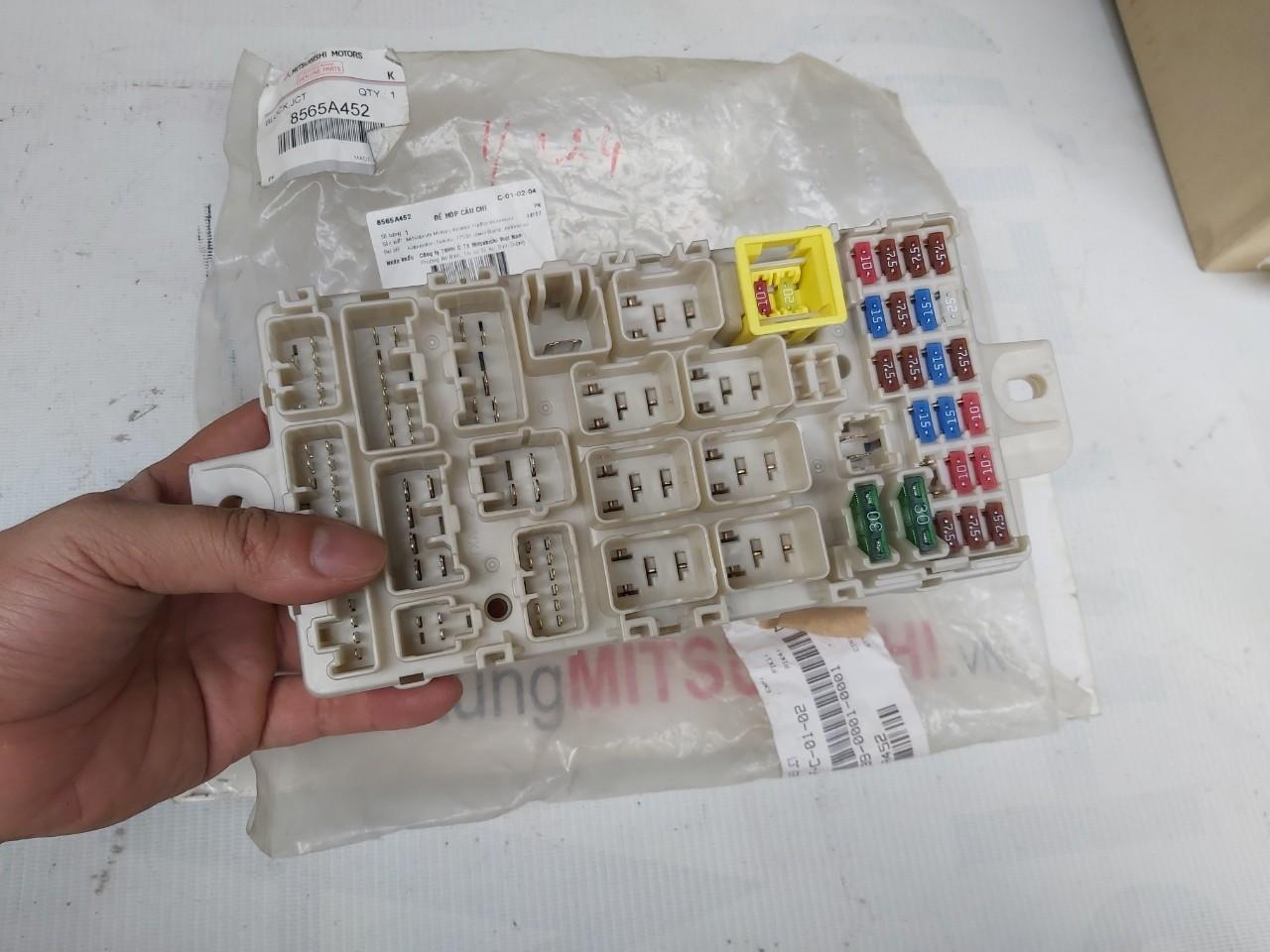 Hộp cầu chì xe Xpander (Nhựa – Trắng) Mã sp: L-060720-8