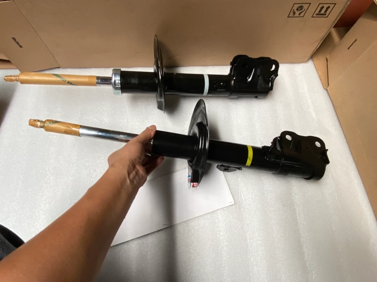 Phuộc trước, Giảm Xóc Trước xe Mitsubishi Xpander 2022-2024 Mã sp: 54302W010P – 54303W010P – 4060A576 – 4060A575