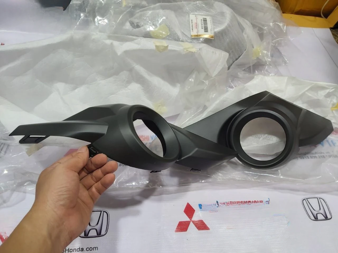 Ốp sương mù xe mitsubishi Xpander (Nhựa – Đen) Mã sp: L-211020-7 |