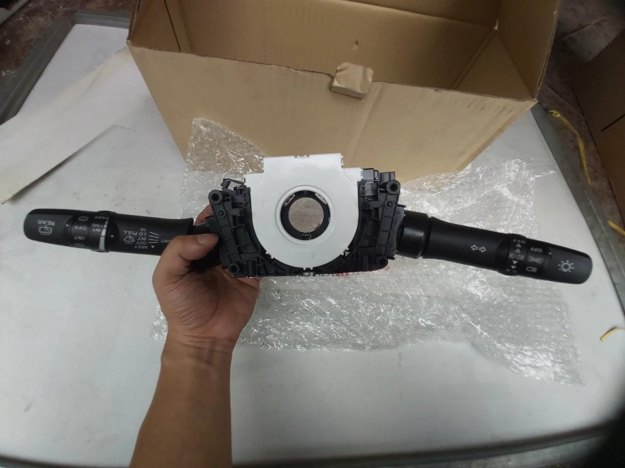 Công tắc pha cốt và gạt mưa xe Mitsubishi Xpander (Nhựa – Đen) Mã sp: 8600A701