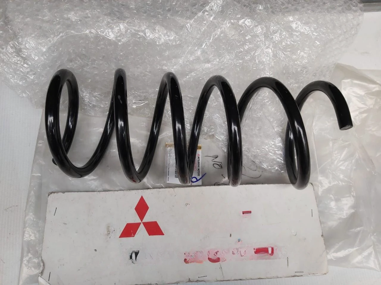 Lò Xo Giảm Xóc Trước xe Mitsubishi Xpander (Nhật Bản – Đen) Mã sp: 54010W120D – 4040A444