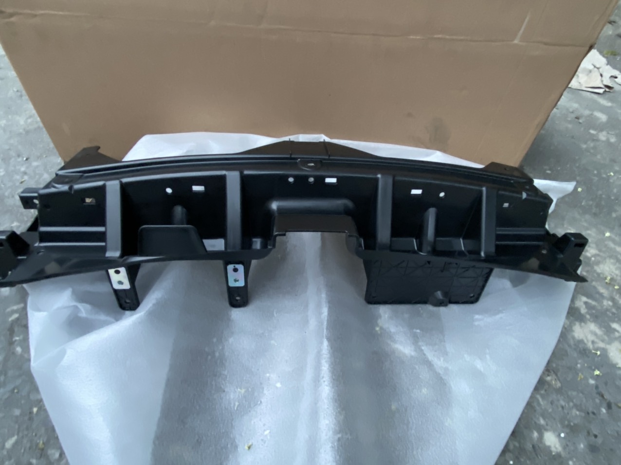 Hướng gió két nước trung tâm xe mitsubishi Xpander chính hãng Mã sp: 6400K968