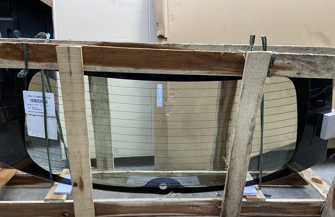 Kính lưng, kính hậu, kính chắn gió sau xe Honda CRV