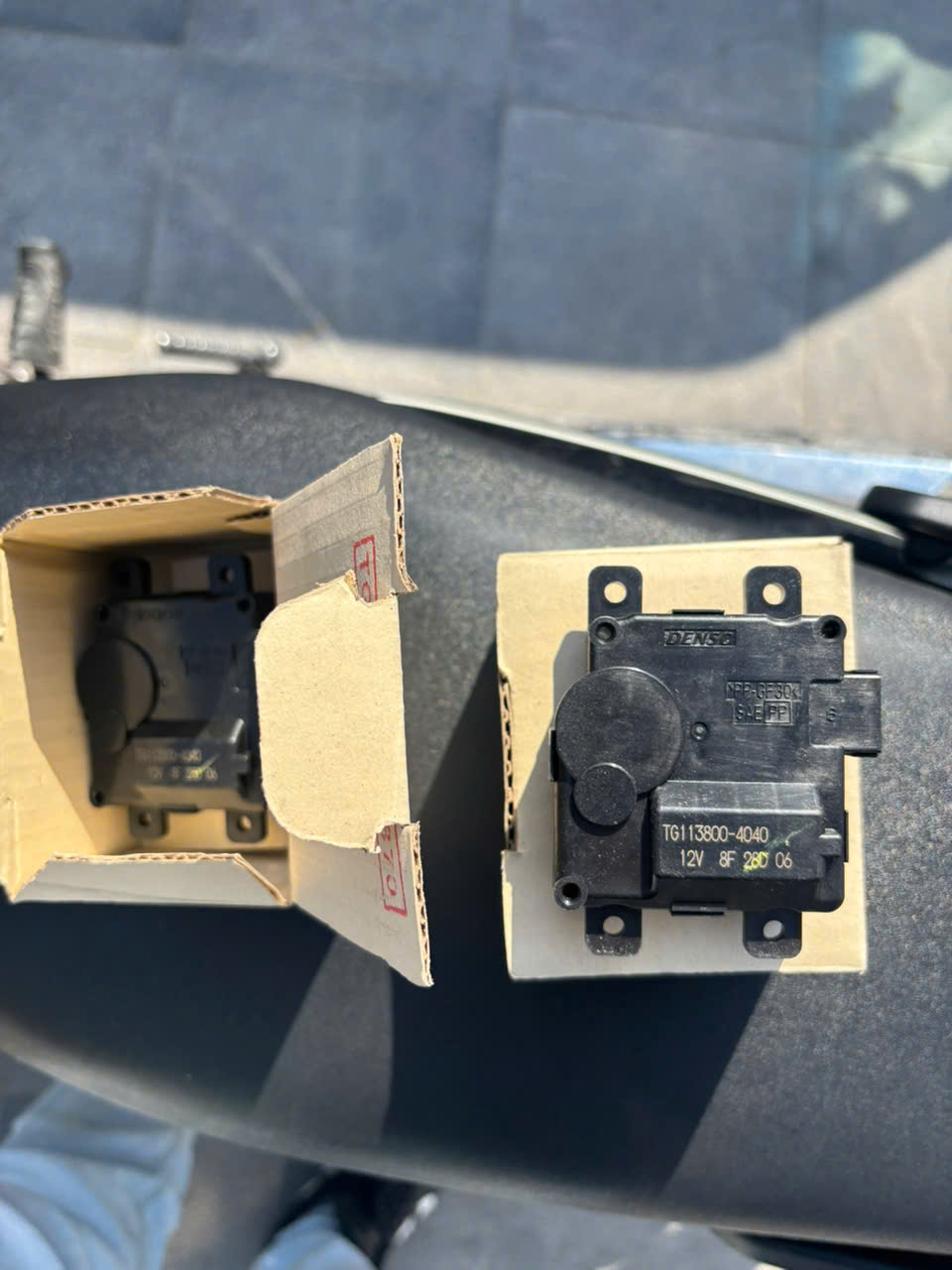 Mô tơ điều khiển cửa gió nóng lạnh điều hòa xe mitsubishi xpander 2018 – 2025 hàng xịn chính hãng, giá tốt : 7820B074