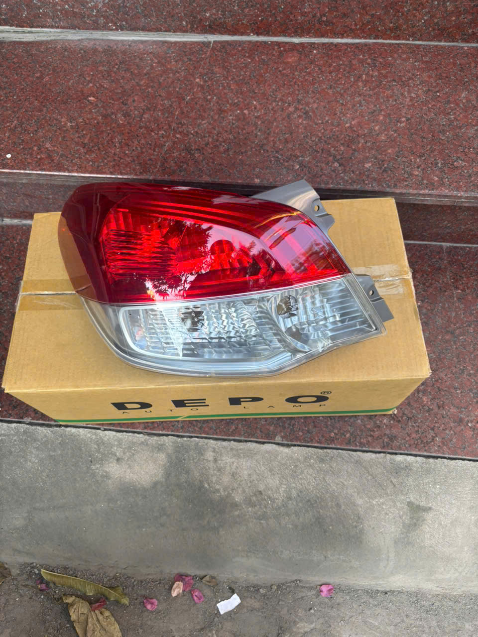 Đèn hậu Mitsubishi Attrager 2014- 2019