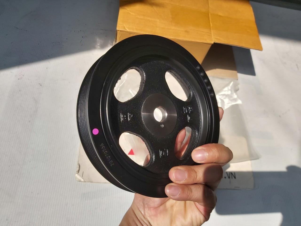 Puly đầu trục cơ Mitsubishi Attrage (Hợp kim – Đen) Mã sp: 1104A093