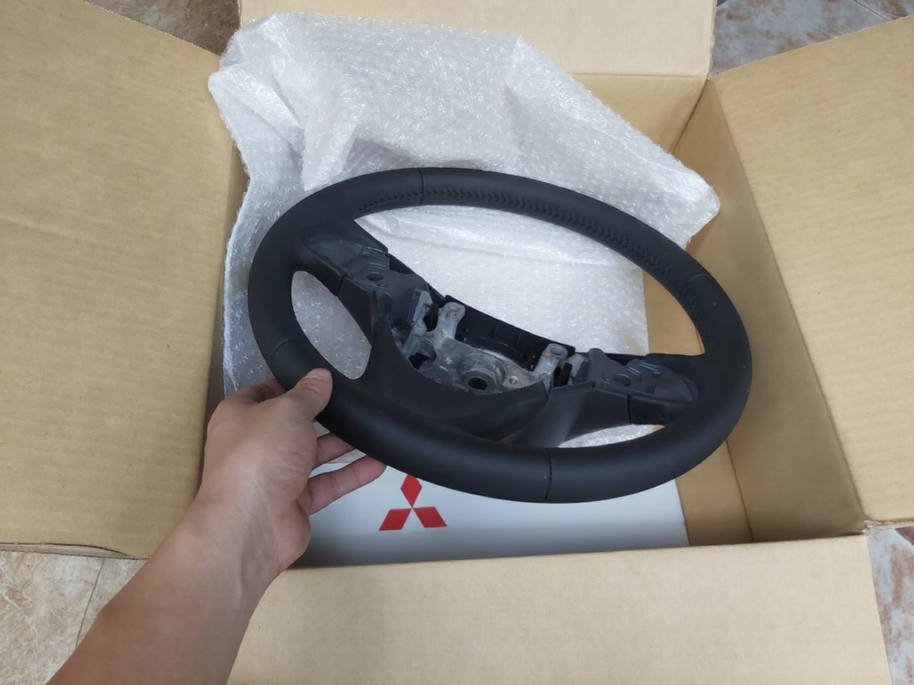 Vô lăng xe Mitsubishi Attrage (Đen) Mã sp: 4400A913XA, 4400A593XA, 4400A812XB