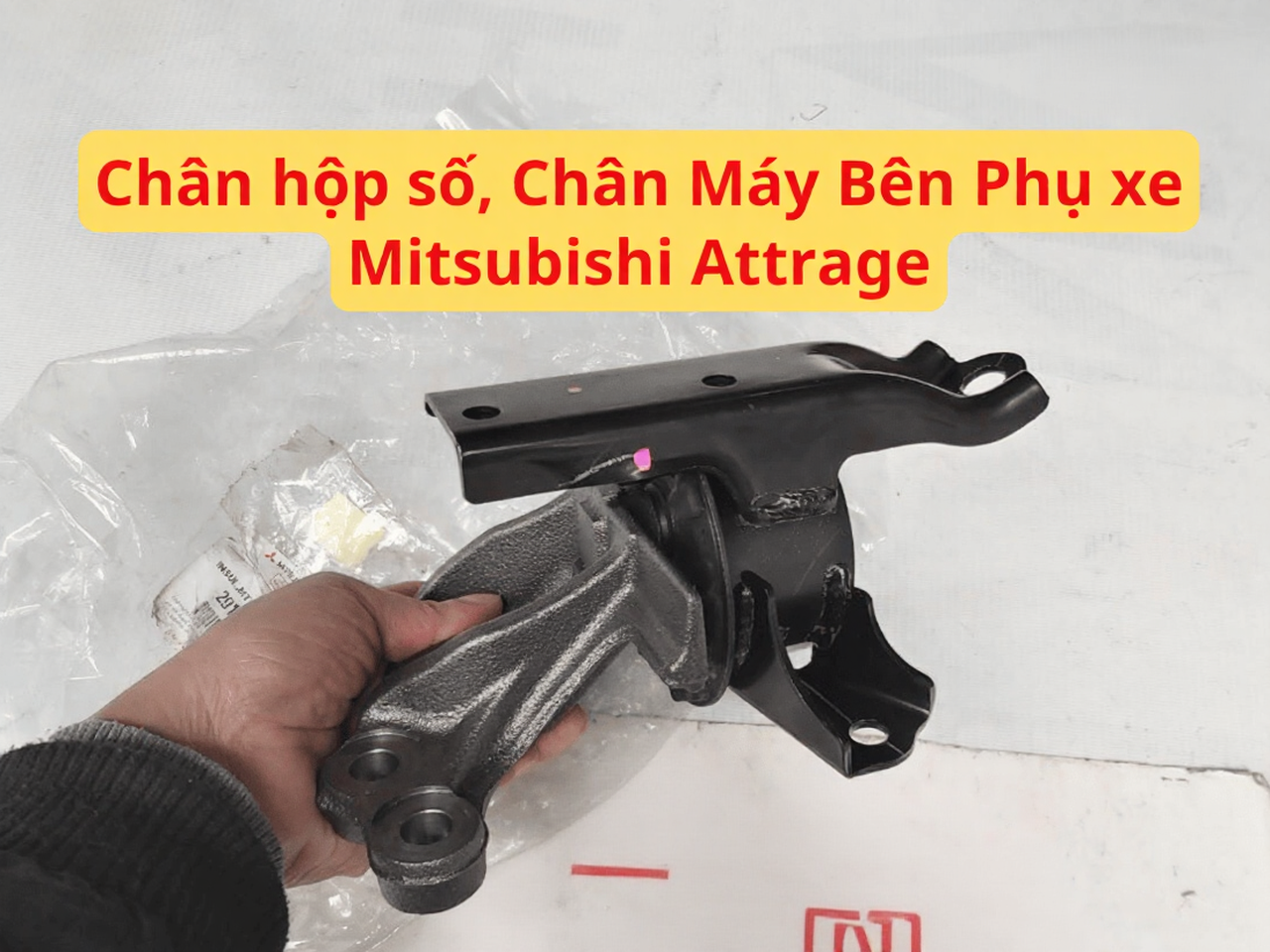 Chân hộp số, Chân Máy Bên Phụ xe Mitsubishi Attrage (Hợp kim – Đen) Mã sp: 1093A146, 1093A202