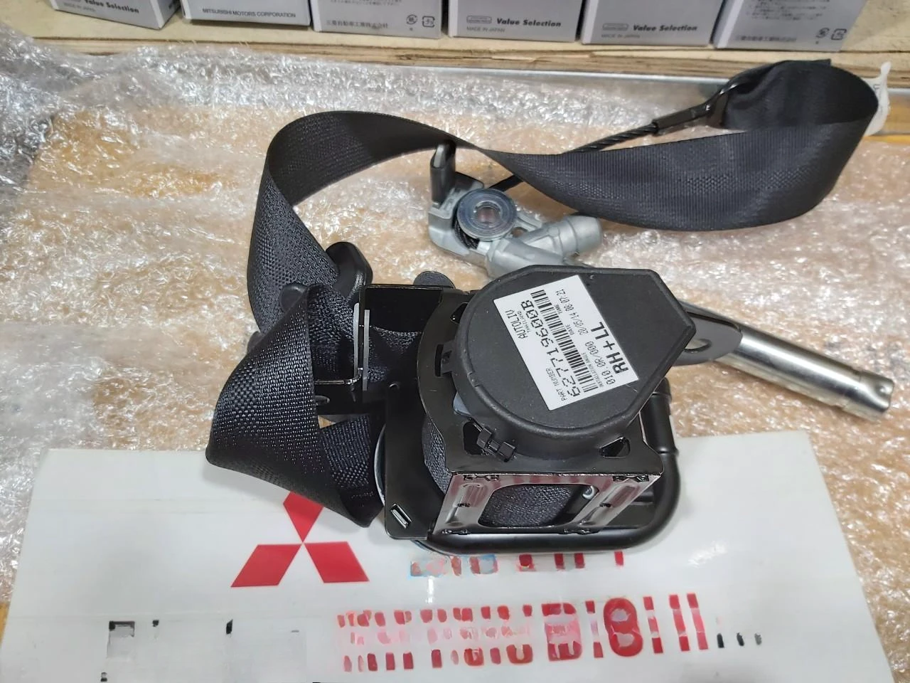 Dây đai an toàn ghế trước xe mitsubishi Attrage (Đen) Mã sp: 7000D499XA-7000D500XA