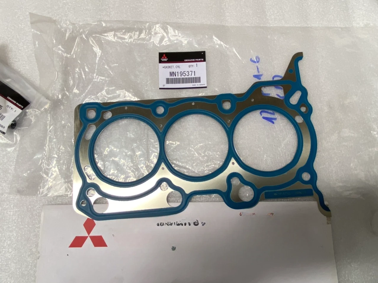 Gioăng mặt máy xe mitsubishi Mirage Mã sp: MN195371 | Tình trạng: Còn hàng